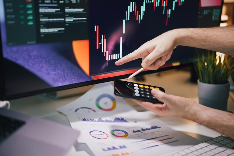 Bitcoin Poised for Surge as US Stocks Face Bearish Outlook