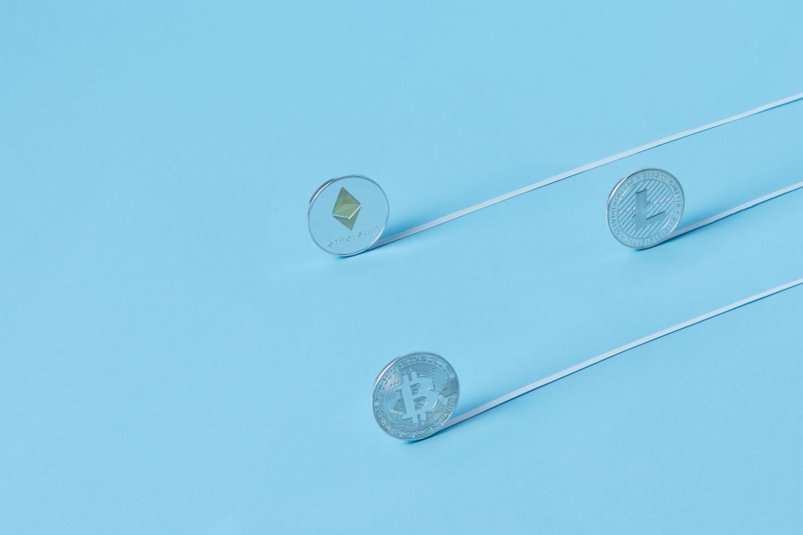 Bitcoin Treads Water as Altcoins Surge: What's Driving the Market Shift?