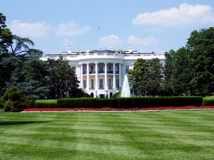 Trump Demands Emergency Fed Rate Cut, Rattling Markets and Bitcoin