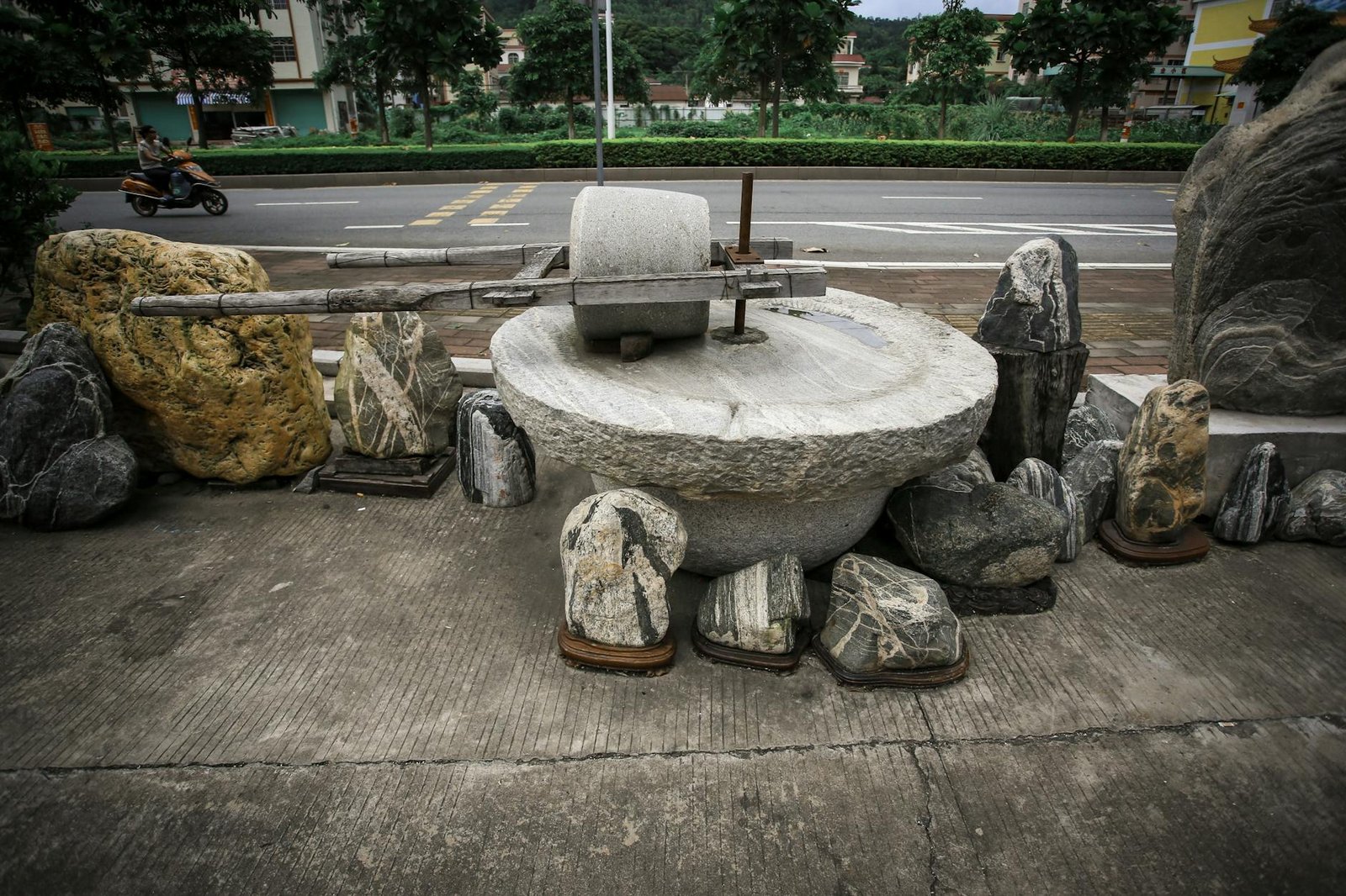 Fed Maintains Steady Policy Amid Economic Balancing Act