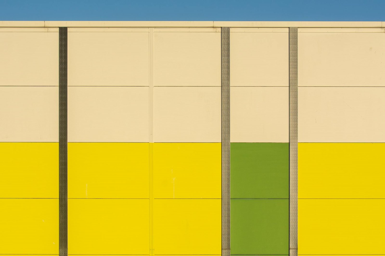 Bitcoin Steadies at $71,000 Amid Geopolitical Tensions and Economic Uncertainty