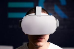 Meta Shifts Horizon Worlds to Mobile as VR Dreams Dim