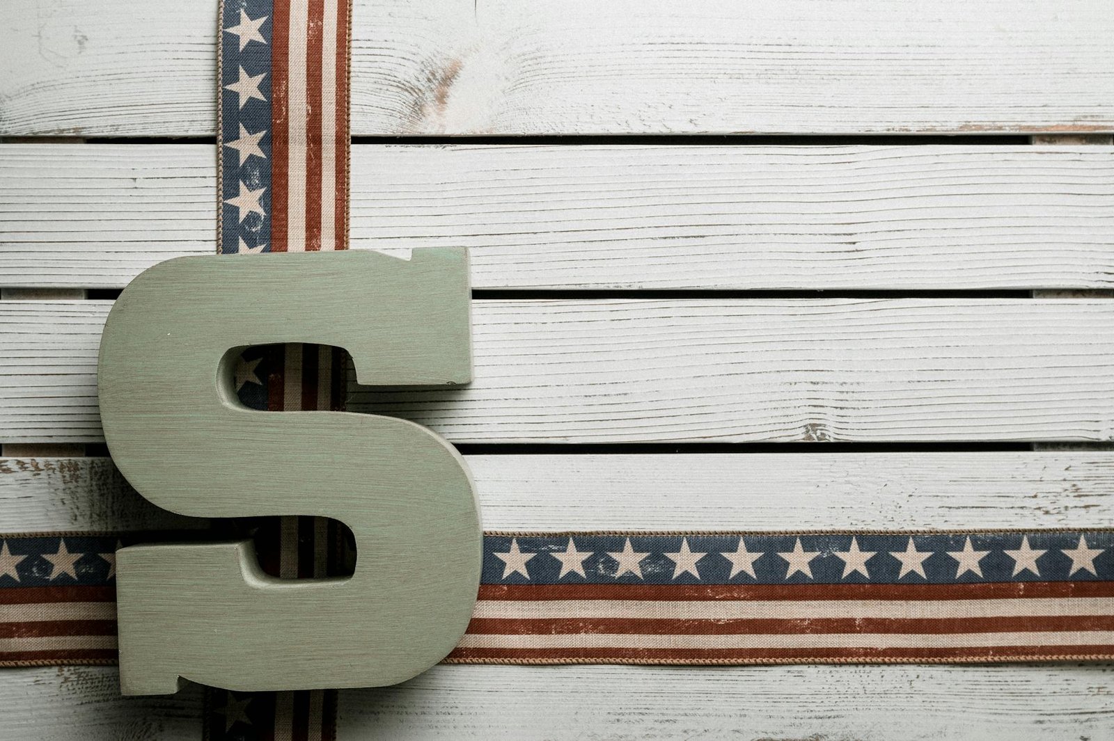 Ether Climbs Above $2,000: Derivatives Surge Signals Volatility Ahead