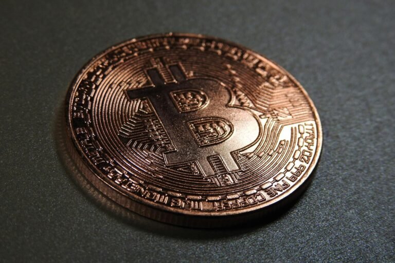 Bitcoin's Hashrate Plummets Below 1 Zettahash as Miners Face Revenue Squeeze