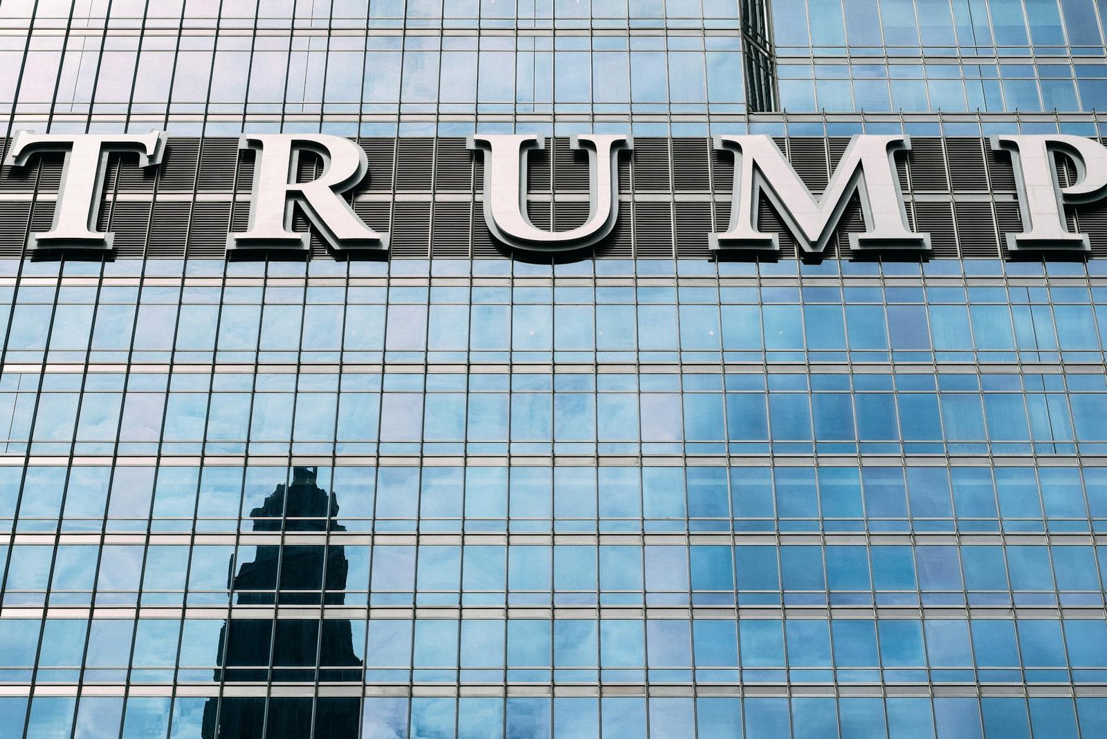 Trump Impeachment Odds Rise to 70% on Polymarket Amid Falling Approval and Iran War Concerns
