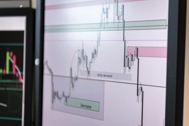 Solana ETFs Defy Market Gravity: Institutional Investors Hold Strong Amid 57% Token Plunge