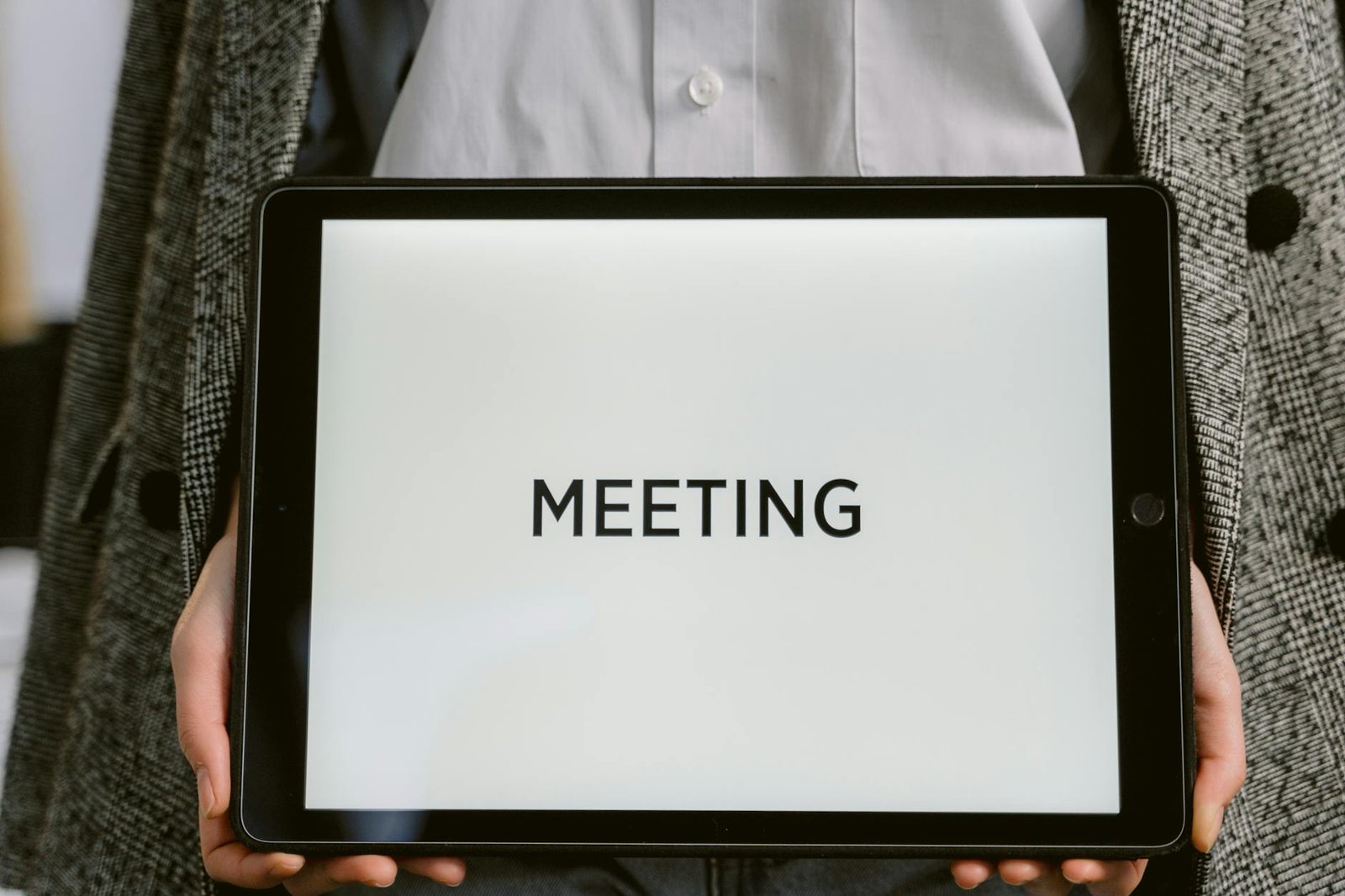 Bank of Japan Maintains Interest Rates Amid Rising Inflation Risks