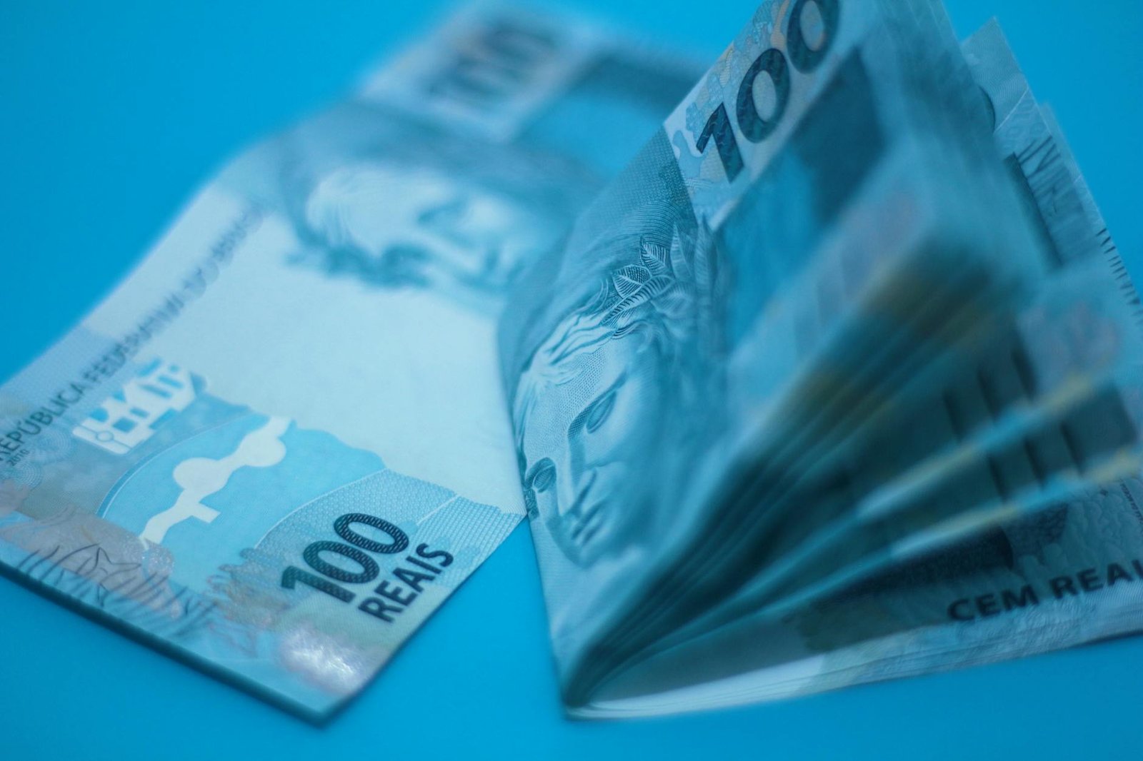 BNB Faces Consolidation: $730 Pump or $600 Drop?