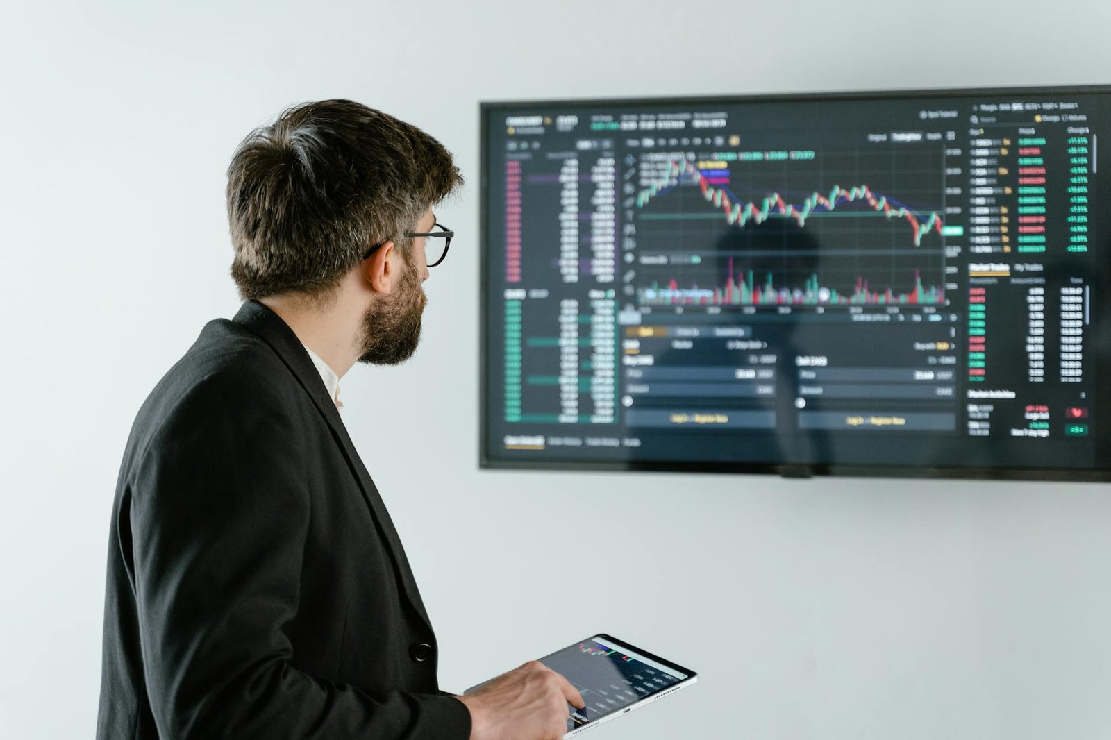 Markets Gear Up for Quadruple Witching: What It Means for Bitcoin's Future