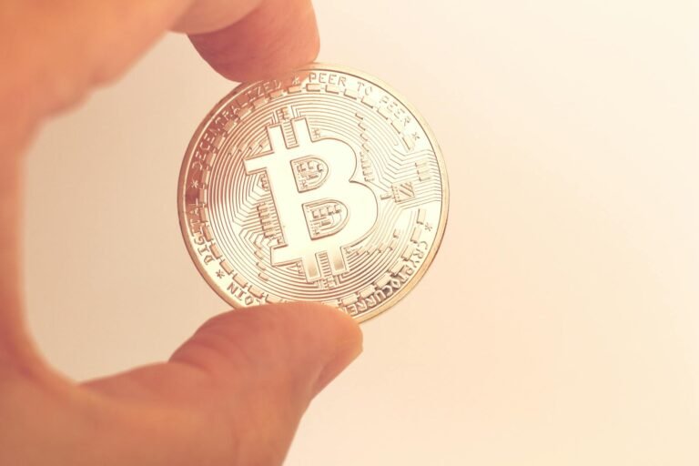 Amundi Takes Blockchain Leap: Launches Tokenized Swap Fund on Ethereum and Stellar