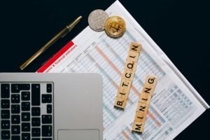 Crypto Resilience: Bitcoin Bucks Market Trends Amidst Economic Uncertainty