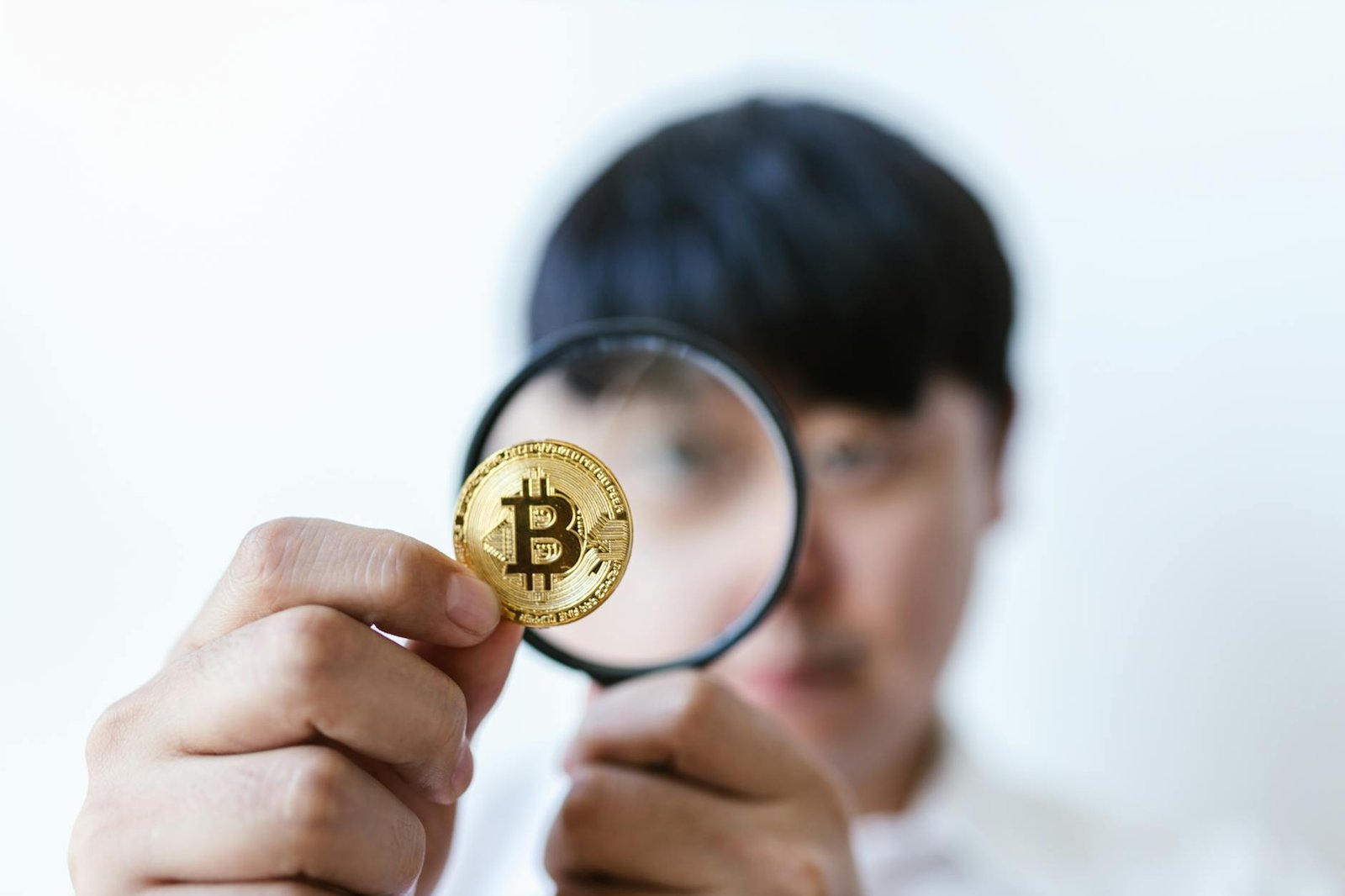Bitcoin hashrate falls after Iran conflict, HOOD down 16%: Month in charts