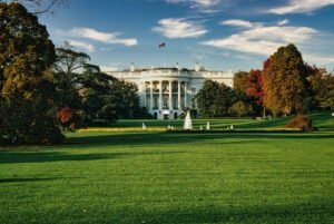 Banks challenge White House report on stablecoin yields
