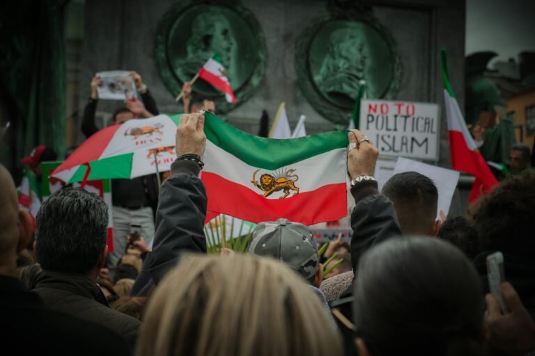 Trump Threatens Iranian Power Plants and Bridges on Easter, Confirms US Armed Protesters Through Kurdish Channels