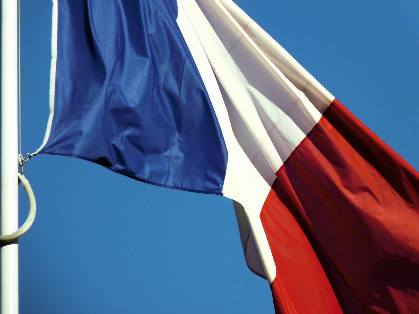 France Advances Law Mandating Self Custody Funds’ Disclosure