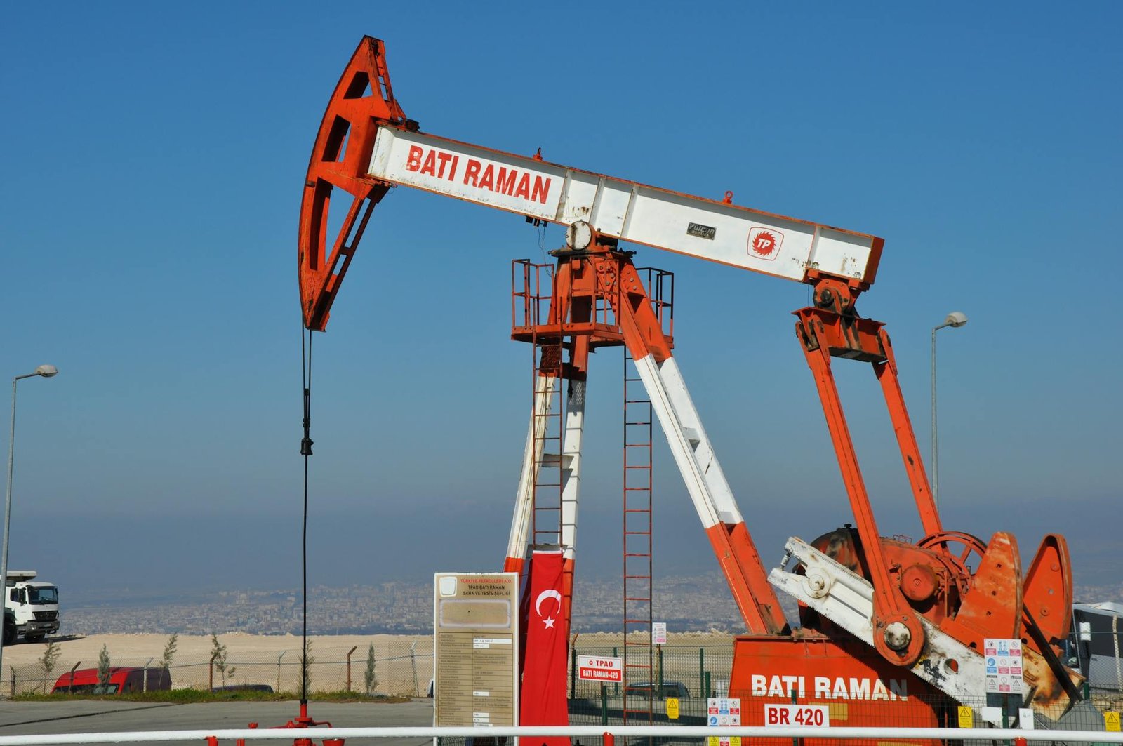 Hyperliquid US Oil Perps Skyrocket After JD Vance Fails to Reach Iran Nuclear Deal in Islamabad