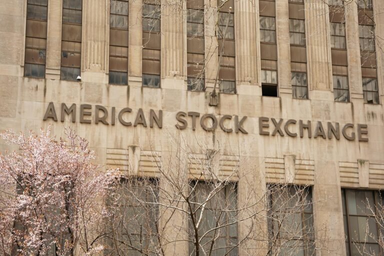 New York Sues Coinbase and Gemini Over ‘Prediction Markets’