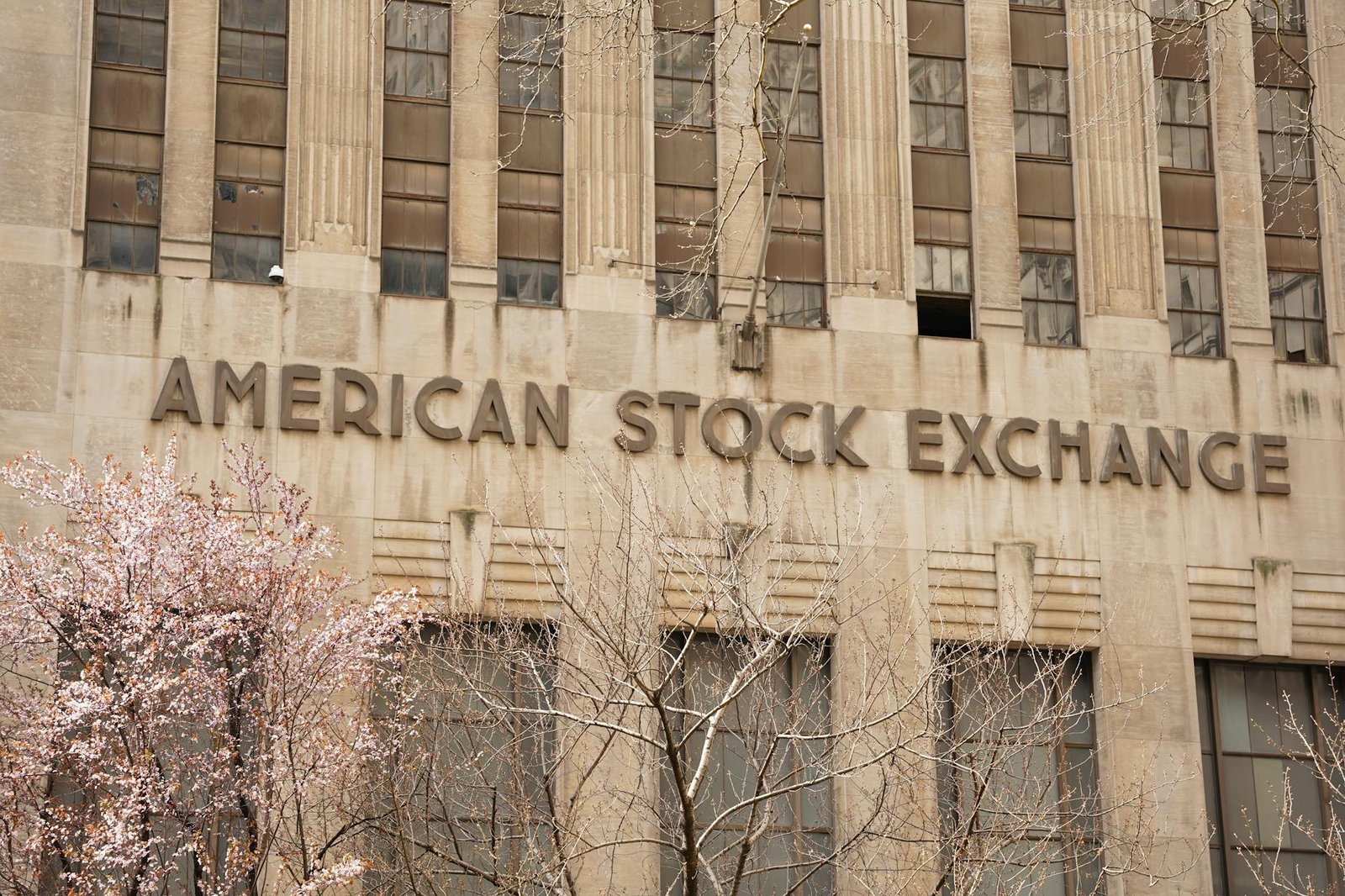 New York Sues Coinbase and Gemini Over ‘Prediction Markets’