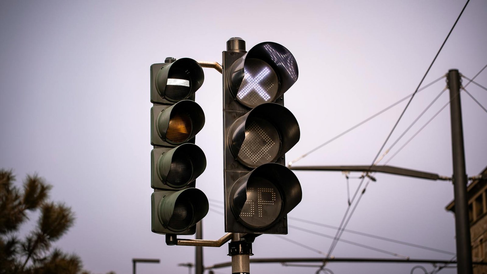 XRP price bottom signals emerge after the altcoin holds key support level