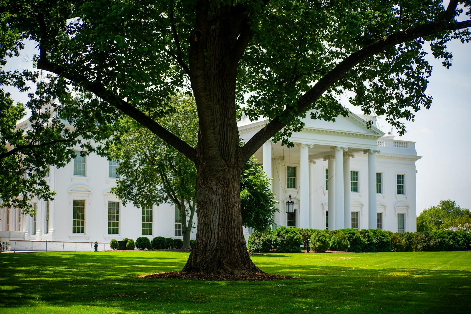 TRUMP Token Holders Compete for Mar-a-Lago Dinner Spots as Registration Deadline Shifts to April 14