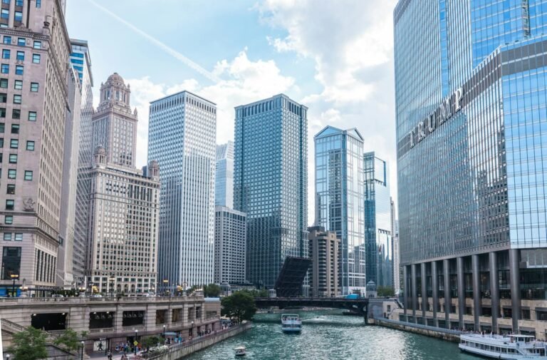 Illinois Governor Bars State Employees From Insider Bets on Prediction Markets