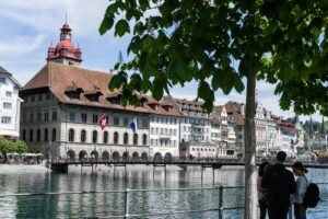 Six Swiss banks join forces to build a unified digital franc