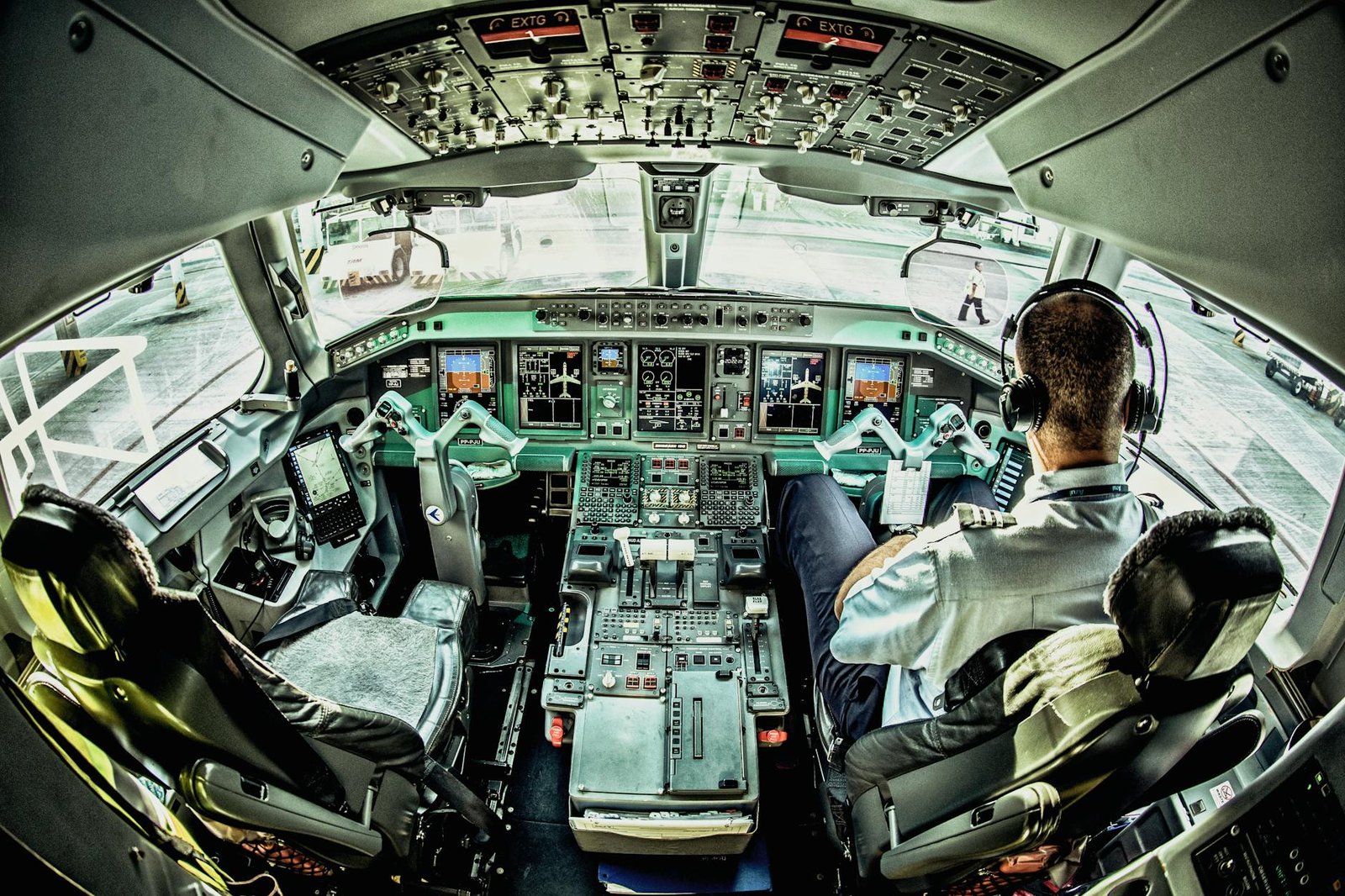 Flight to safety: How Maker’s Spark and USDC are winning the $10 billion Aave breakup