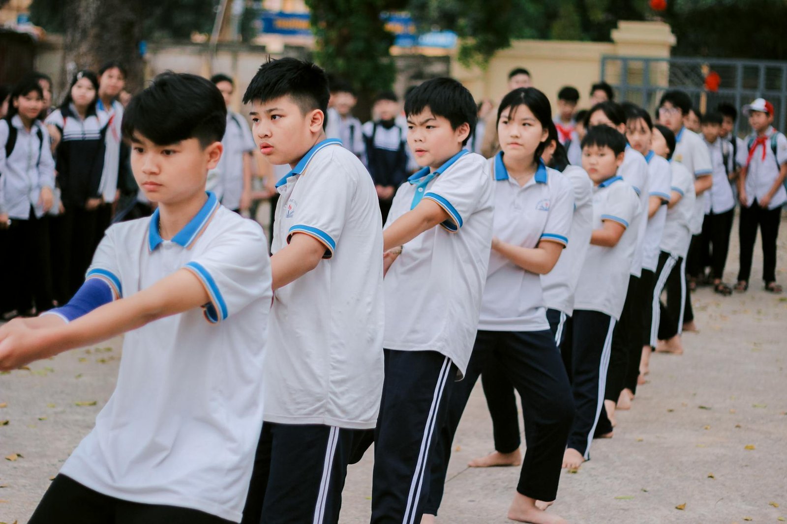 Bitcoin’s Tug of War at $75K Leaves Traders Bruised; Analyst Eyes $85K by Late April