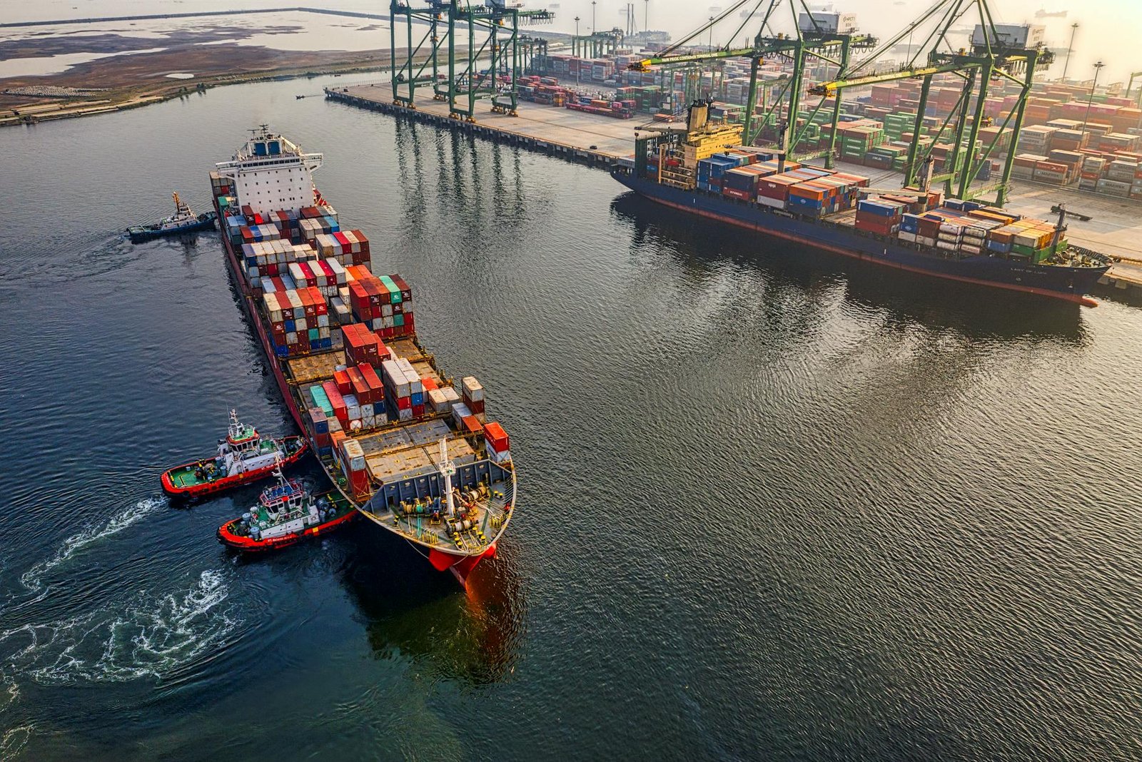 US Blockades Iranian Ports in Strait of Hormuz: Oil Prices Spike Higher