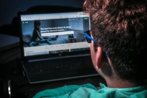 Iran’s Internet Blackout Hits 35th Day as Citizens Risk Their Lives Reaching Out