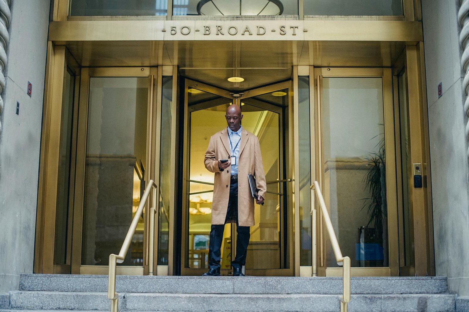 Charles Schwab to Launch Spot Bitcoin Trading for Retail Clients