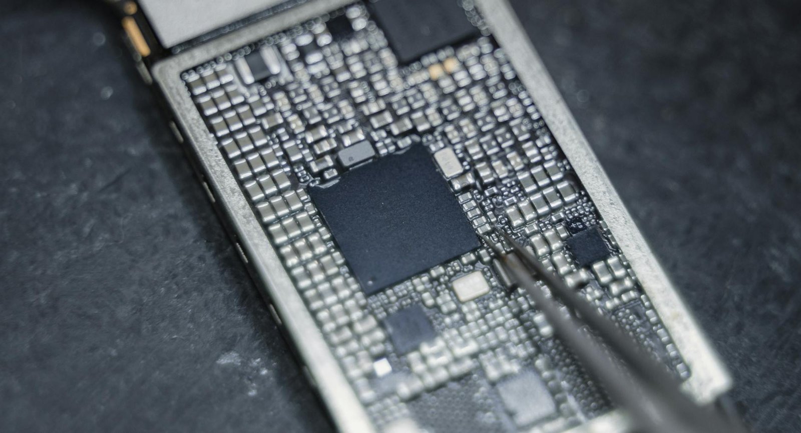 IBM Quantum Hardware Cracks 15-Bit ECC Key, but Bitcoin Devs Say Random Bits Match the Result