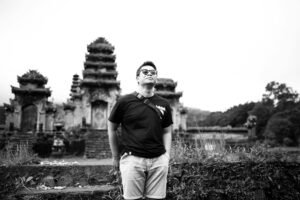 AAVE Slides Below $90 as Contributor Departures Weigh on DeFi's Largest Lender