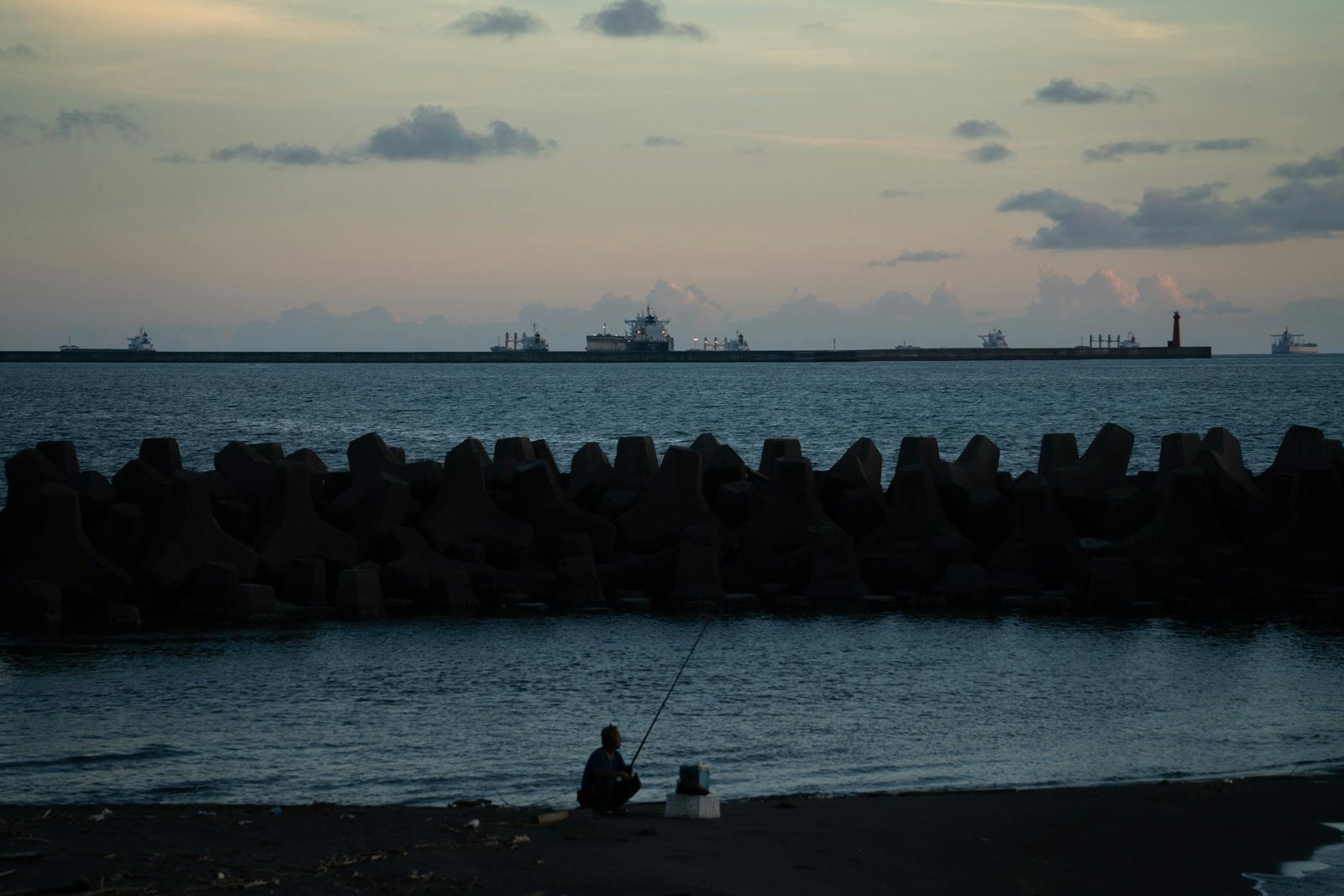 Hormuz Blockade Sends Japan’s 10-Year Bond Yield to 25-Year High