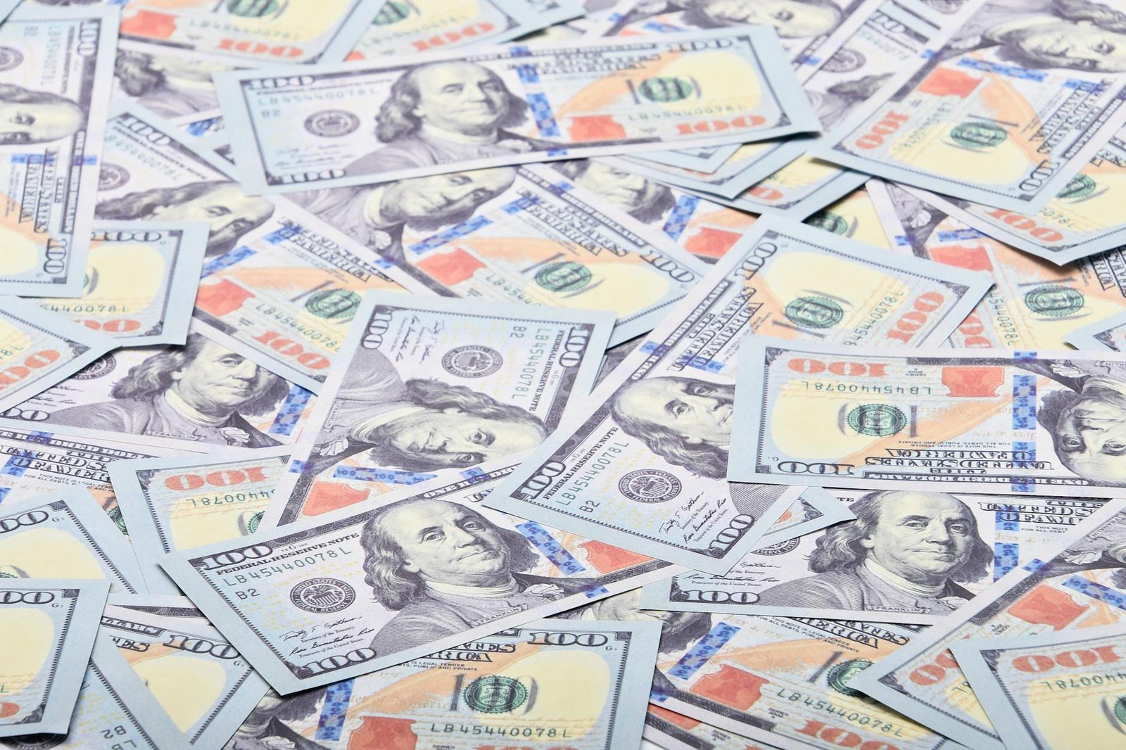Bullish shares dip on Q1 earnings miss, $605M loss
