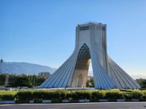Trump Pushes Iran Ceasefire as Wall Street Posts Record Highs and Main Street Bleeds