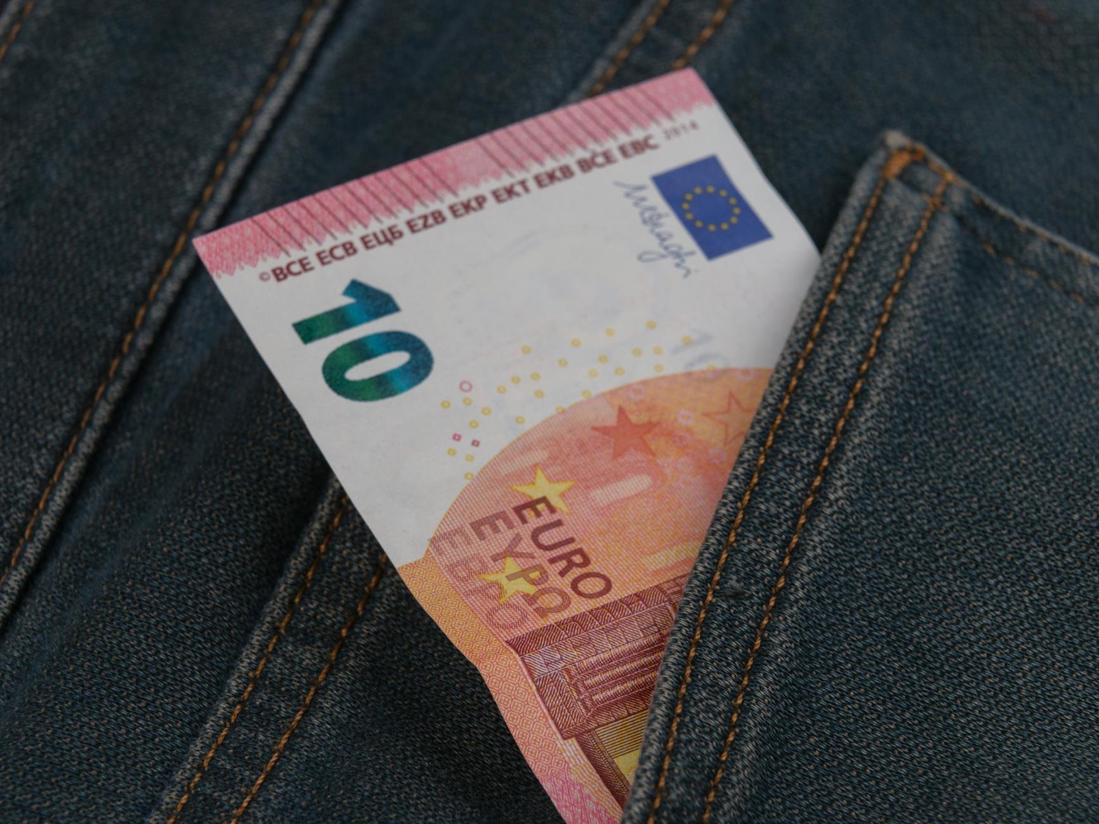 EUR-Denominated Stablecoins Surge 12-Fold as European Banks Scale MiCA-Compliant Assets