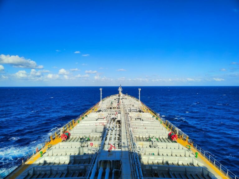 WTI and Brent Surge Following False Reports of US Warship Attack in Hormuz