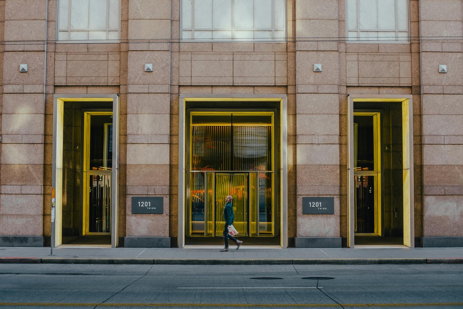 Goldman Sachs Exits XRP and Solana ETFs as Bitcoin Holdings Reach $700M