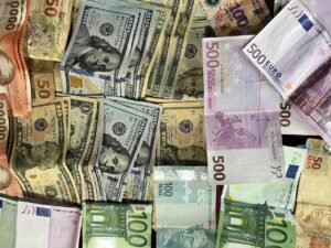 Euro and USD stablecoins depeg amid ongoing $2.8M StablR exploit