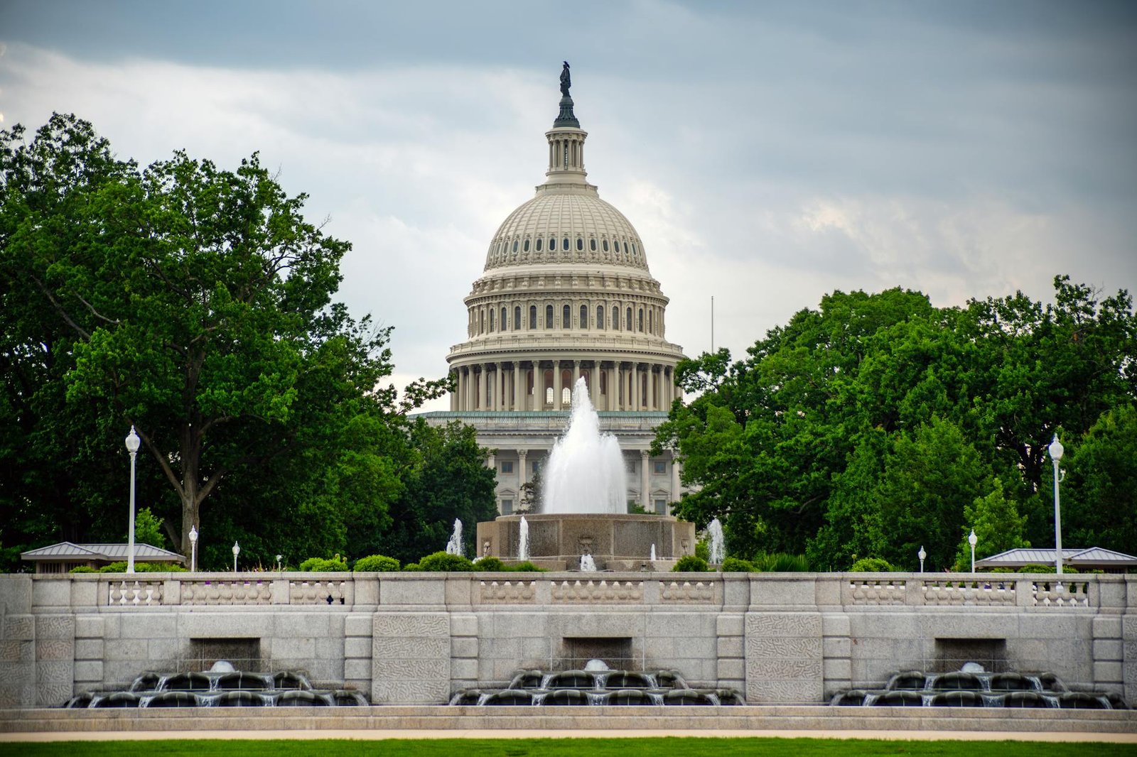 Senators Press Lutnick, Tether Over Loan Tied to Cantor Stake Transfer to Trust