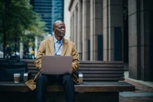Charles Schwab begins U.S. rollout of spot crypto trading for retail customers
