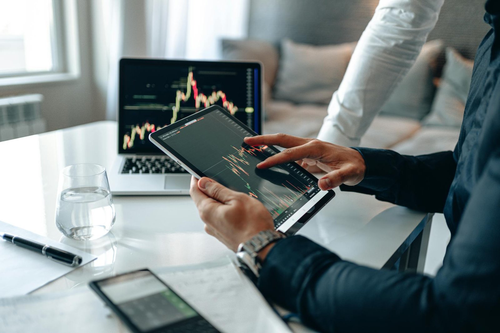 Bitfinex traders double down on bitcoin during five-day slide as longs hit 2.5-year high