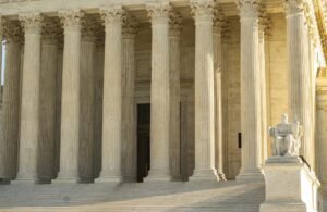 Senator Elizabeth Warren accuses U.S. regulator of approving unqualified crypto banks