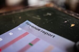 Report: BoE Deputy Governor Breeden Signals Retreat on UK Stablecoin Ownership Limits