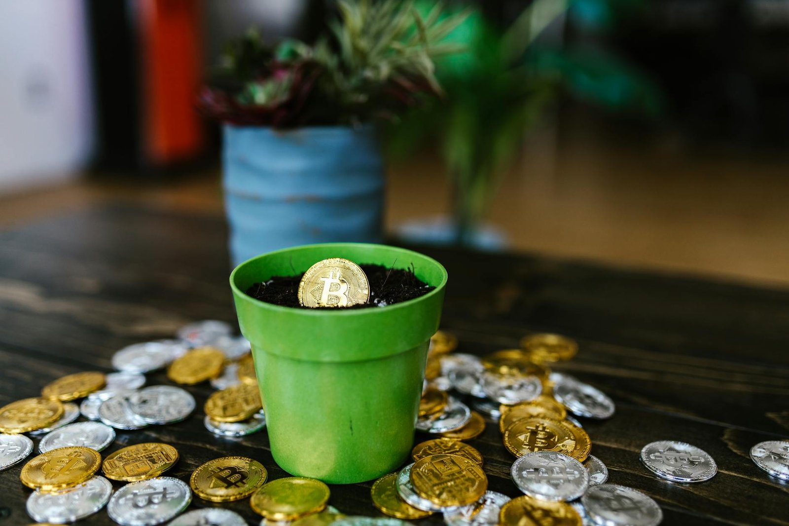 Bitcoin Dips Below $76,000 as Traders Dump Longs and Momentum Fades