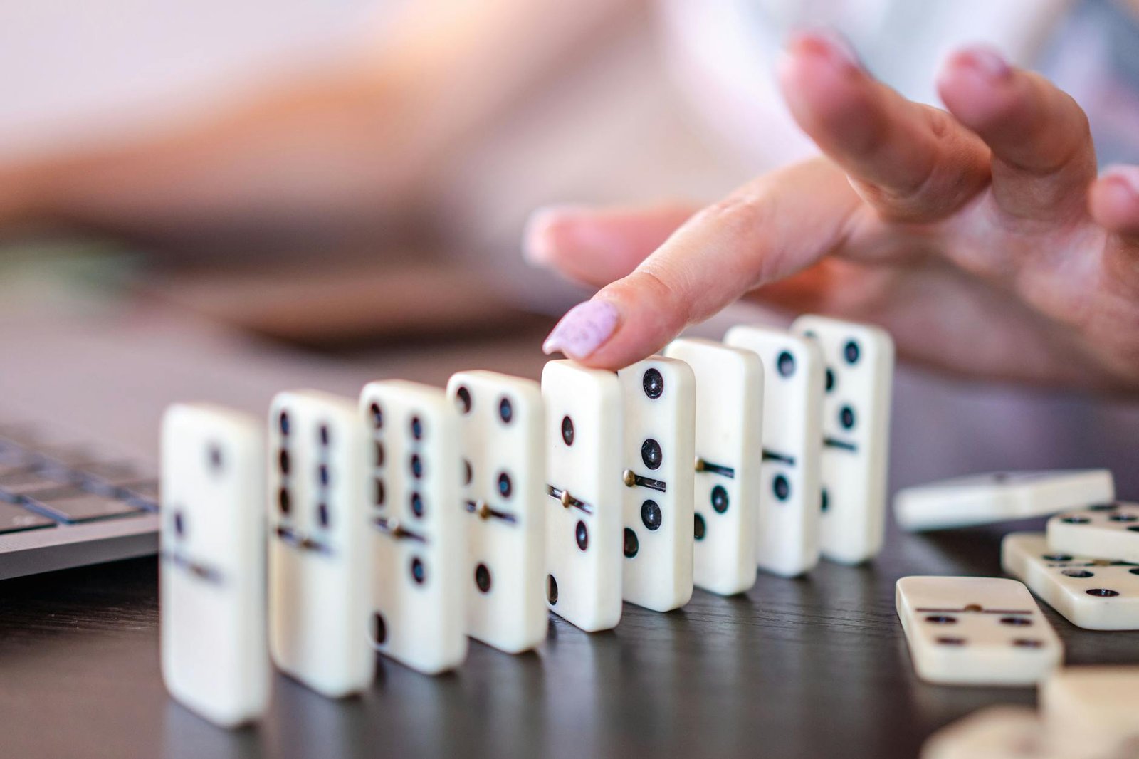 XRP pushes toward $1.40 as tightening range lowers breakout chances