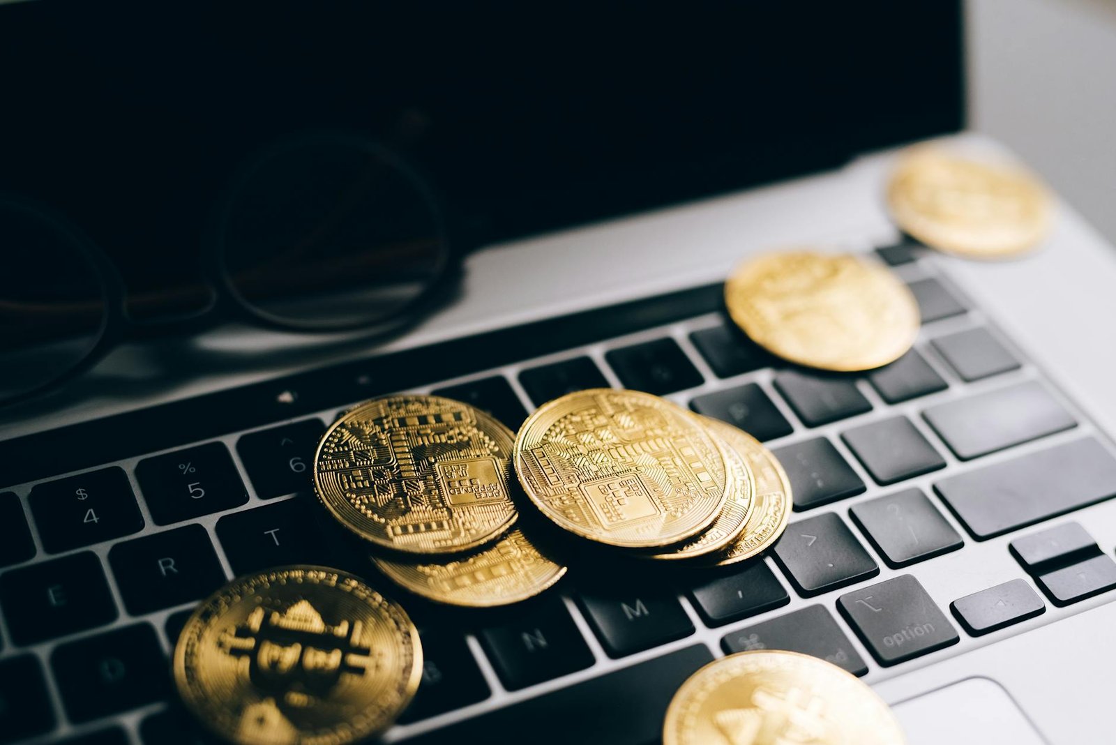 Coinbase Cuts ~14% of Workforce, Restructures as AI-Native Organization: Brian Armstrong