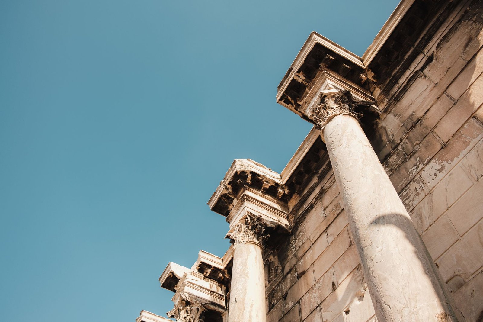 Binance withdraws Greek MiCA bid but vows to remain in Europe