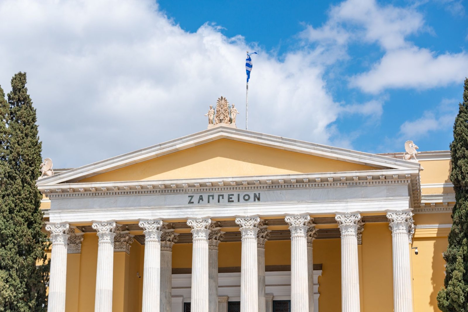 Binance withdraws Greek MiCA bid, seeks alternative EU license